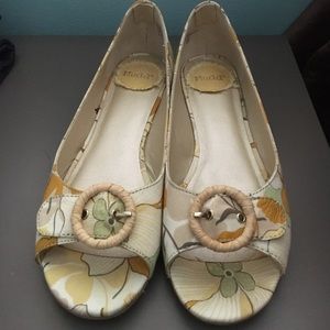 Mudd Floral Flats with Buckle - Yellow and Green